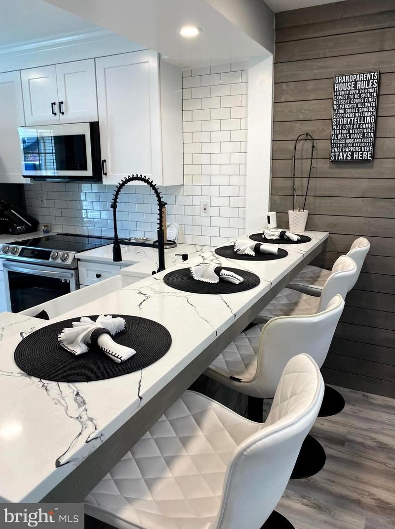 18 Goldenrod Ct, Trenton NJ  08690-3322 exterior