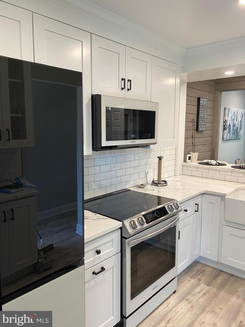 18 Goldenrod Ct, Trenton NJ  08690-3322 exterior