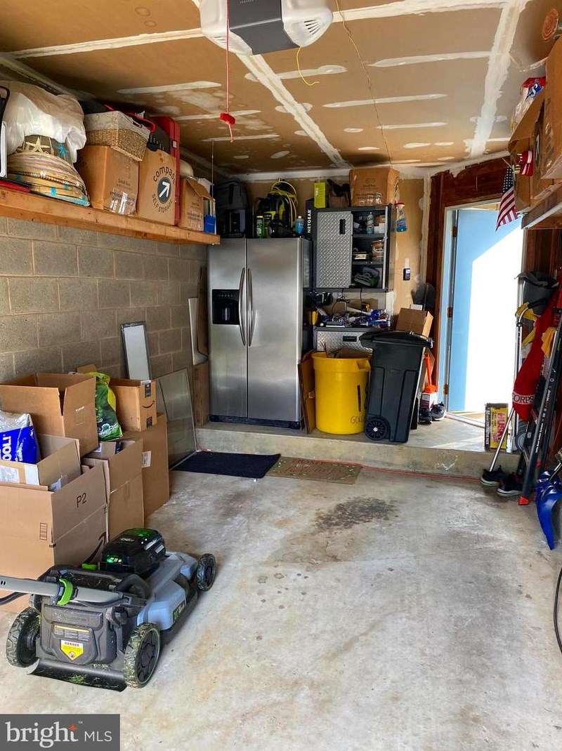 18 Goldenrod Ct, Trenton NJ  08690-3322 exterior