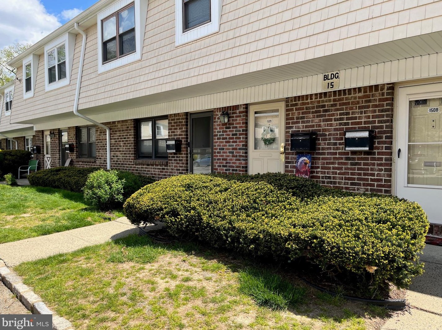 1508 Silver Ct, Trenton NJ  08690-3527 exterior