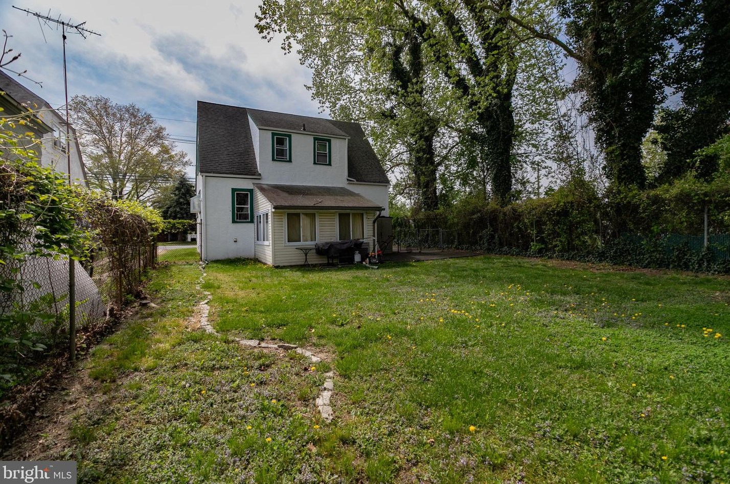 2358 Hamilton Ave, Trenton NJ  08609-2706 exterior