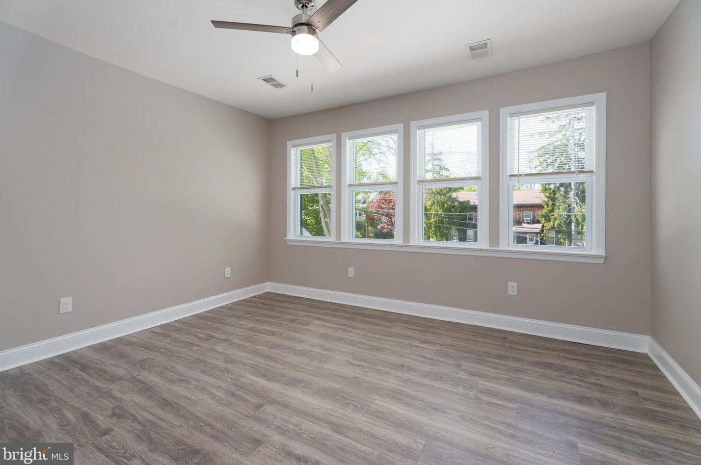 1708 Lawrence Rd, Trenton NJ 08648 exterior