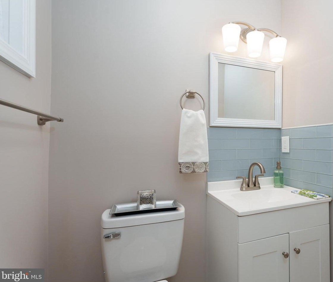 1708 Lawrence Rd, Trenton NJ 08648 exterior