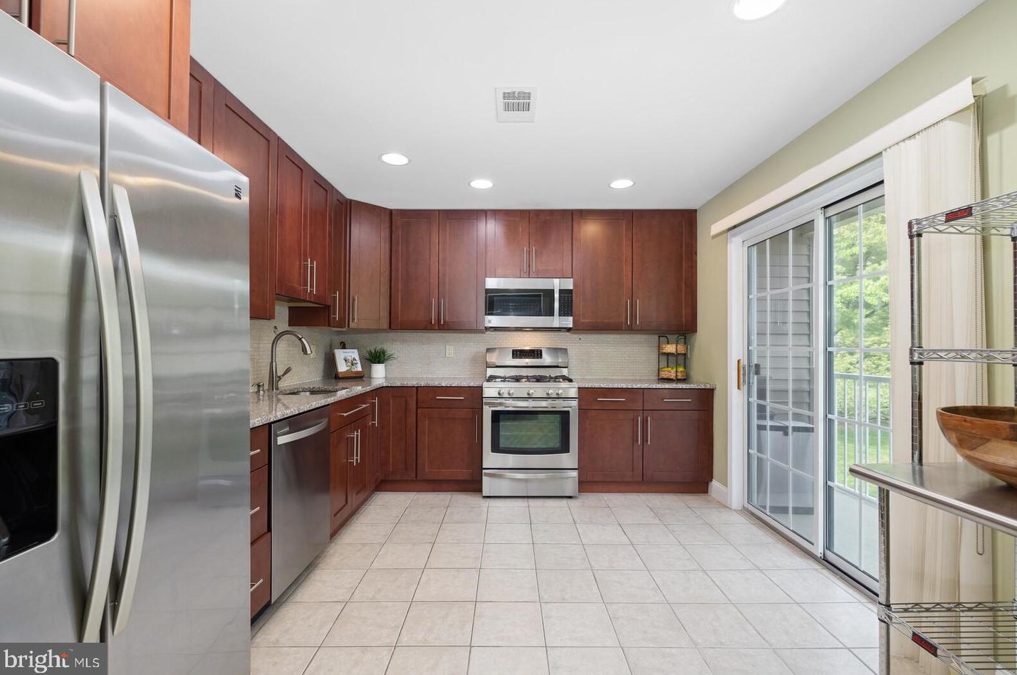 61 Lehavre Ct, Trenton NJ  08619-4724 exterior