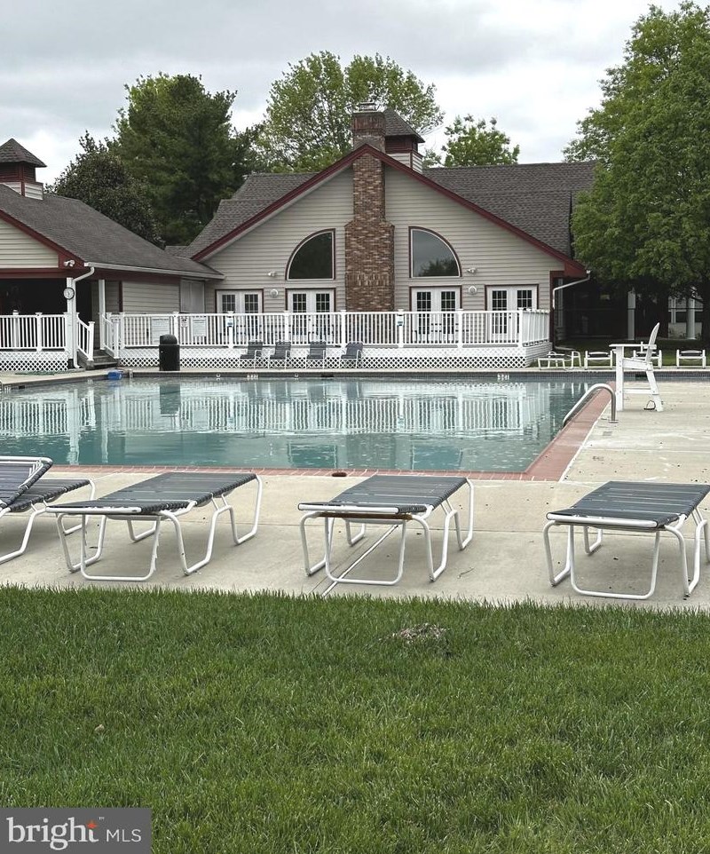 165 Wyndham Pl, Trenton NJ 08691-3133 exterior