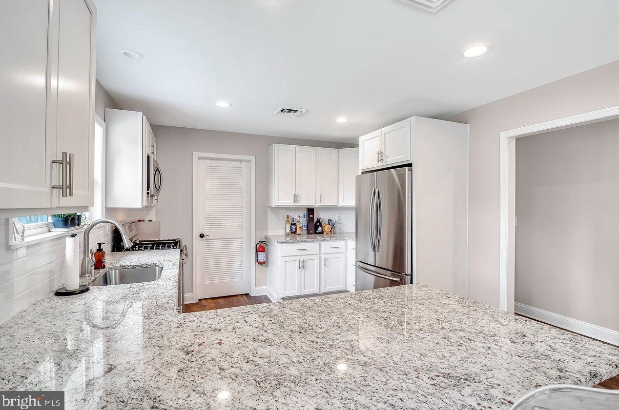 48 Misty Morn Ln, Trenton NJ 08638-1826 exterior