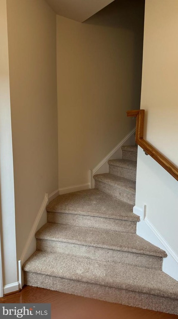 24 Sundance Dr, Trenton NJ 08619-3968 exterior