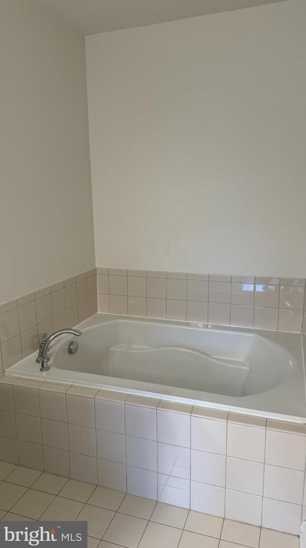 24 Sundance Dr, Trenton NJ 08619-3968 exterior