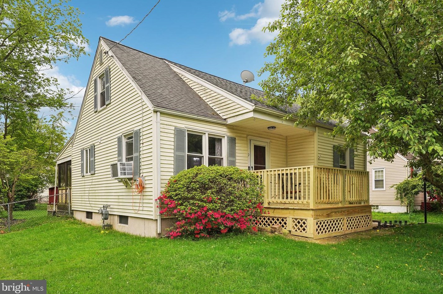 9 Hawthorne Ave, Trenton NJ  08638-2823 exterior