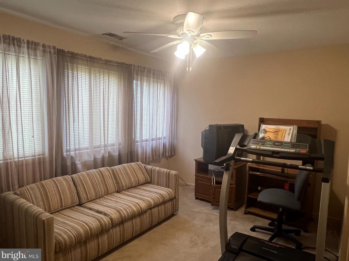 1 Avon Dr, East Windsor NJ 08520-5608 exterior