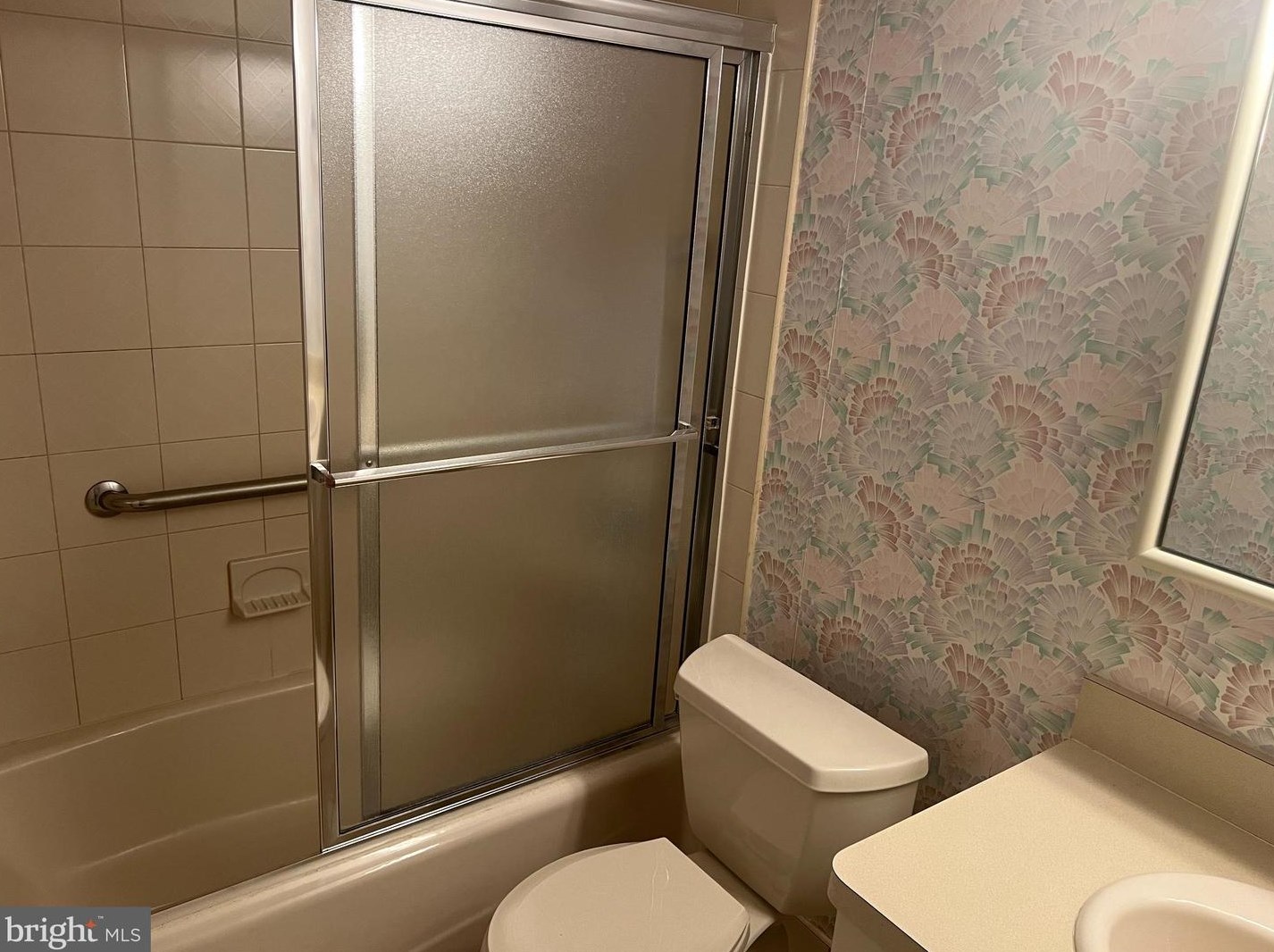 1 Avon Dr, East Windsor NJ 08520-5608 exterior