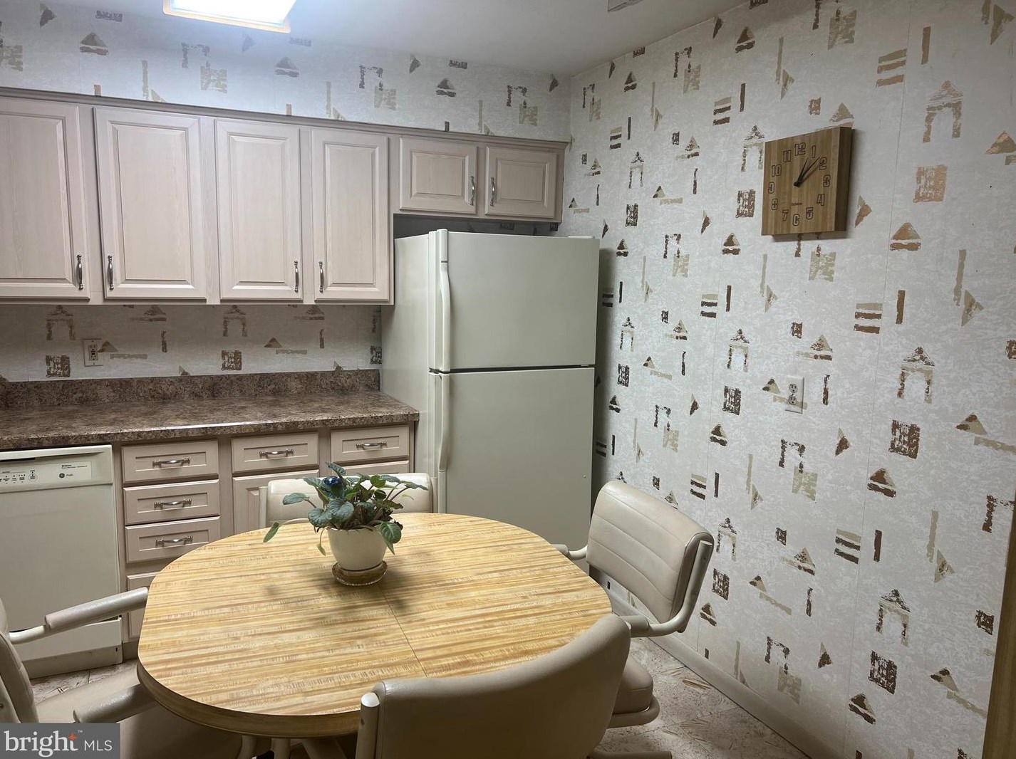 1 Avon Dr, East Windsor NJ 08520-5608 exterior