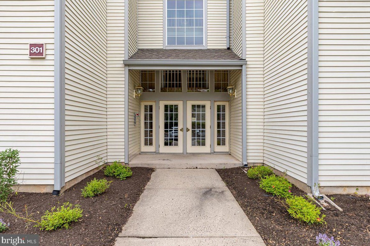 301 Trinity Ct, Princeton NJ  08540-7021 exterior