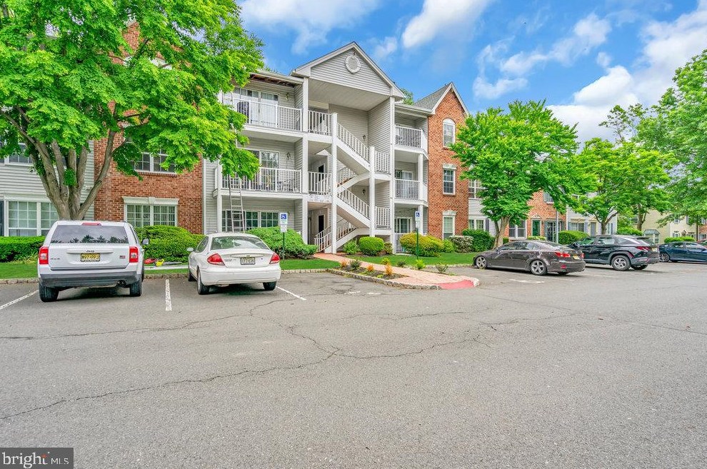 6 Lehavre Ct, Trenton NJ 08619-4719 exterior