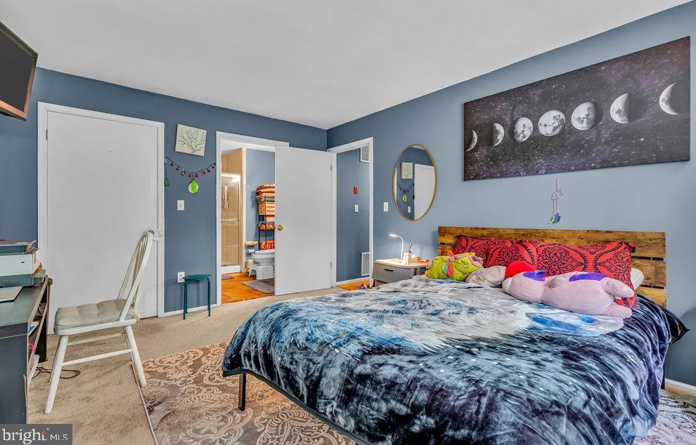 6 Lehavre Ct, Trenton NJ 08619-4719 exterior