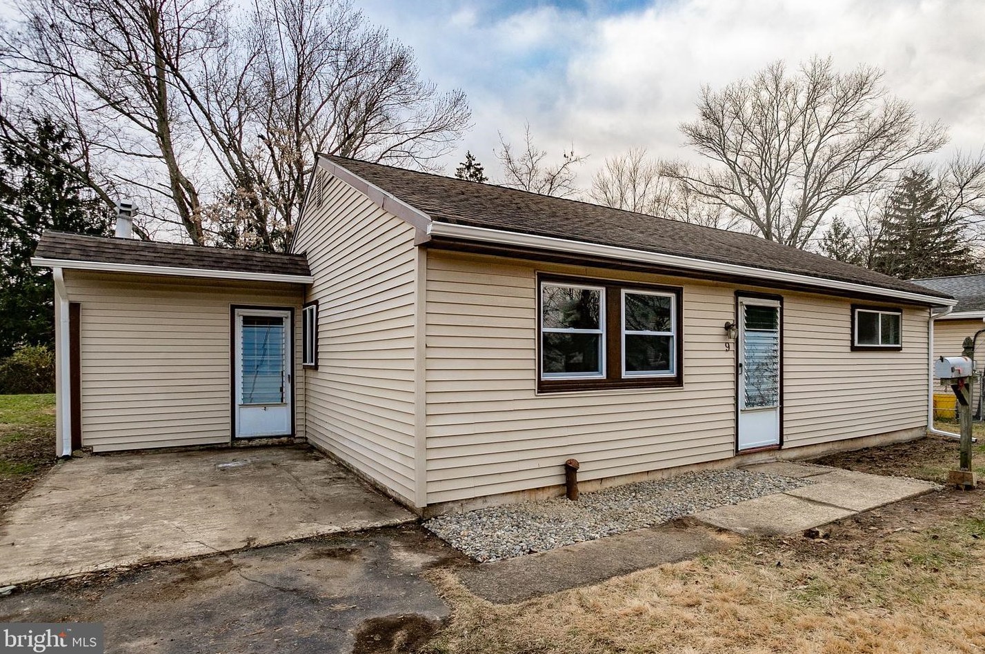 9 Theresa St, Trenton NJ 08618-1529 exterior