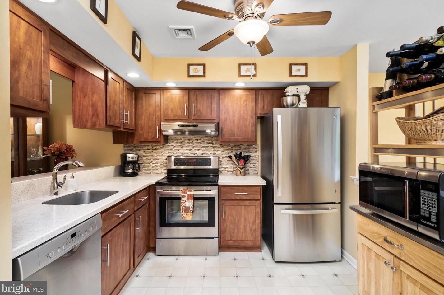 18 Pinewood Dr, Trenton NJ  08690-3346 exterior