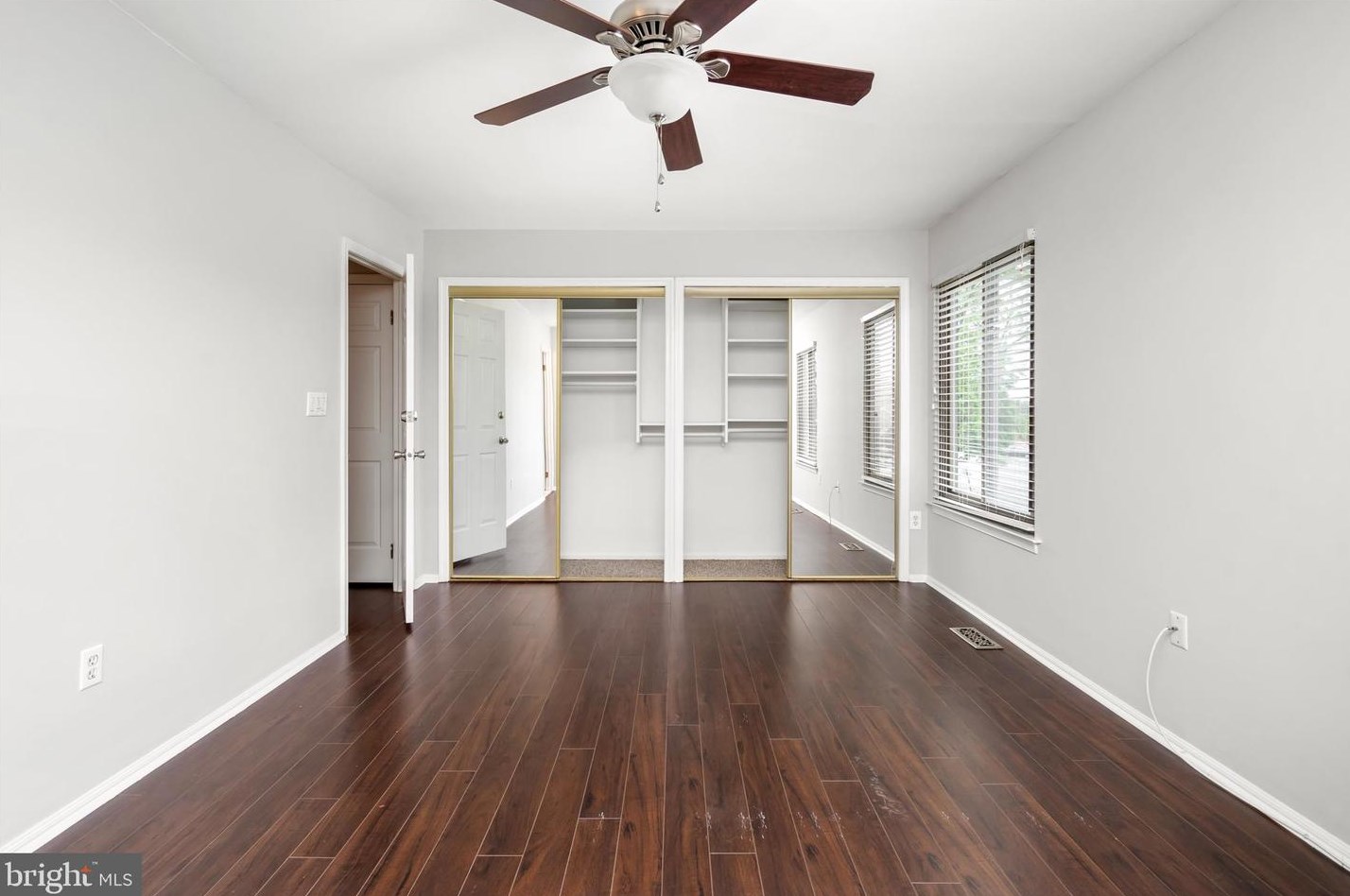 44 Topaz Ln, Trenton NJ 08690-3614 exterior