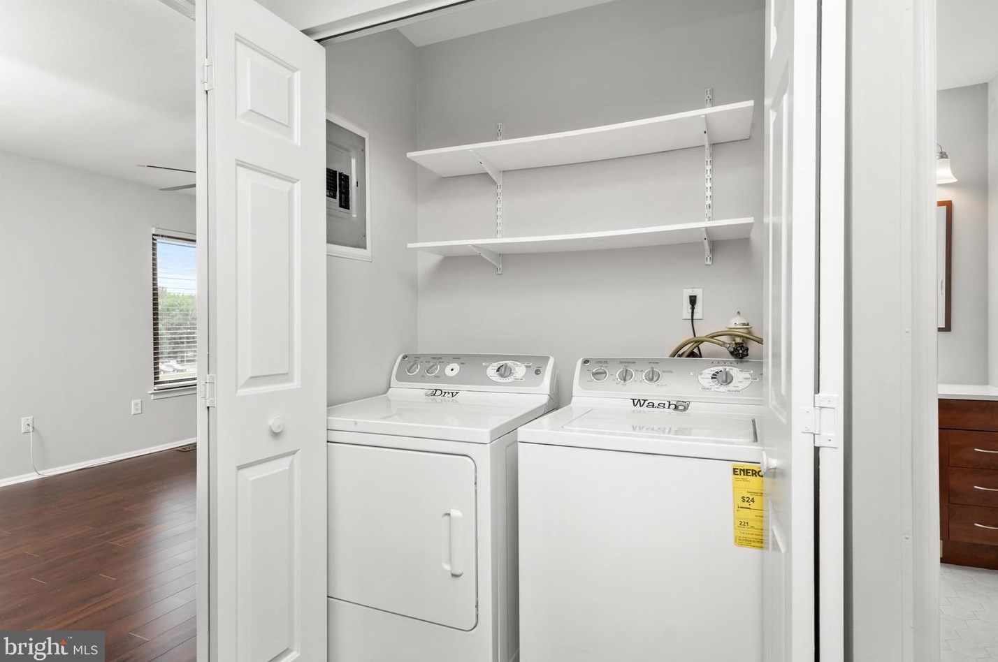 44 Topaz Ln, Trenton NJ 08690-3614 exterior