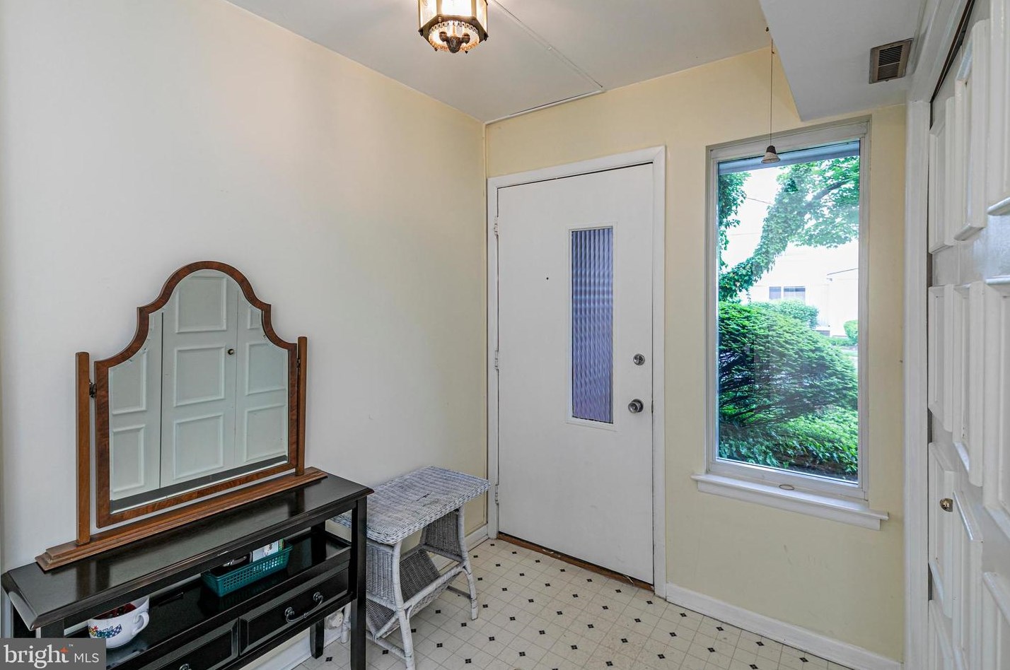 6 Mershon Dr, Princeton NJ 08540-3928 exterior