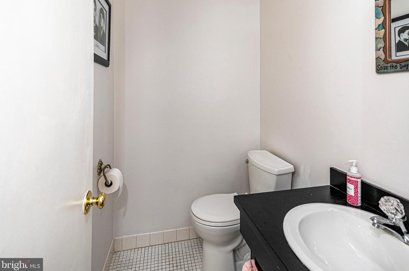 6 Mershon Dr, Princeton NJ 08540-3928 exterior