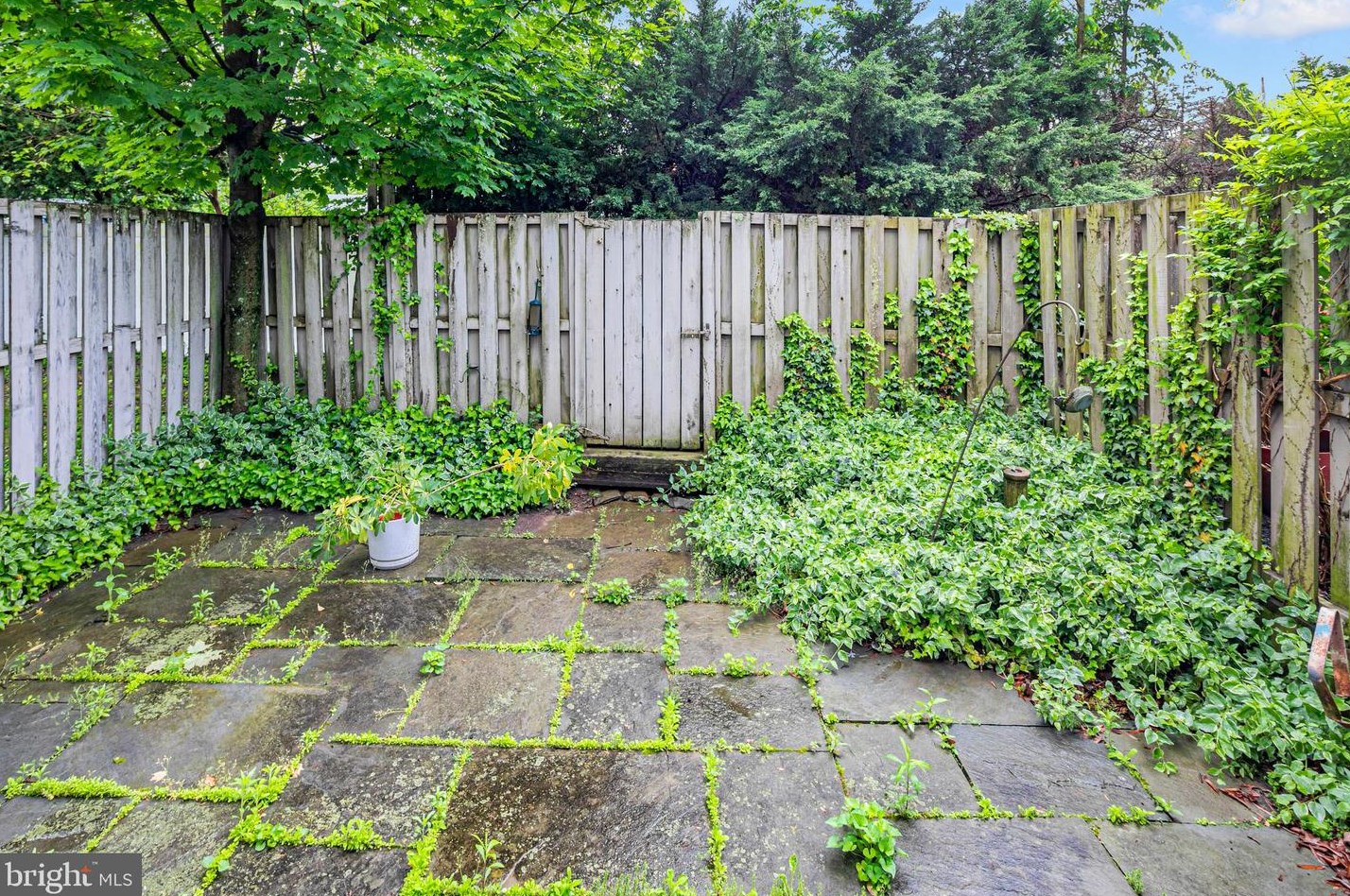 6 Mershon Dr, Princeton NJ 08540-3928 exterior