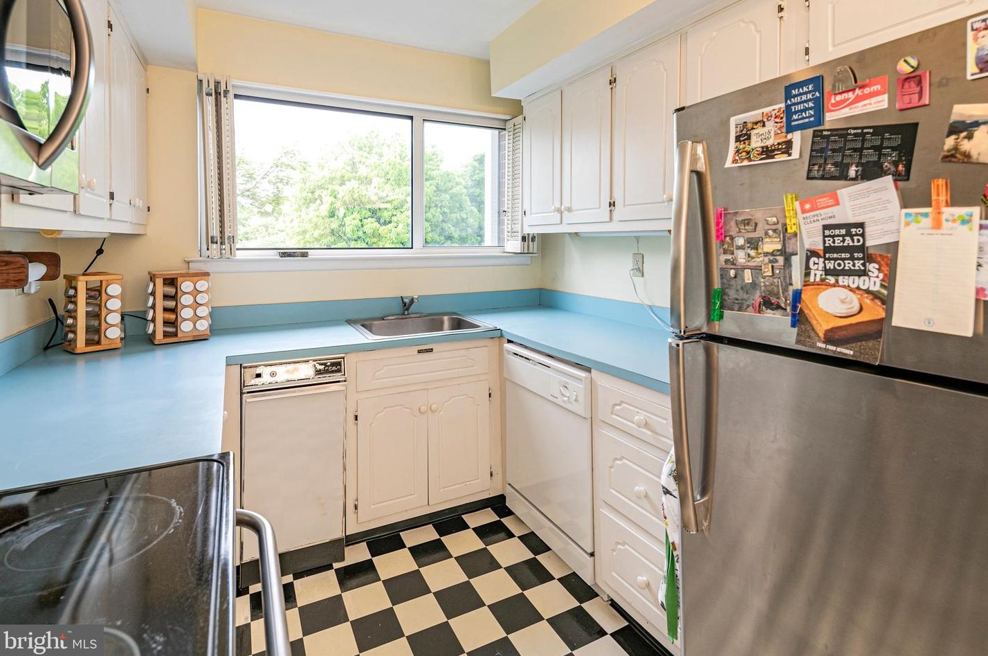 6 Mershon Dr, Princeton NJ 08540-3928 exterior