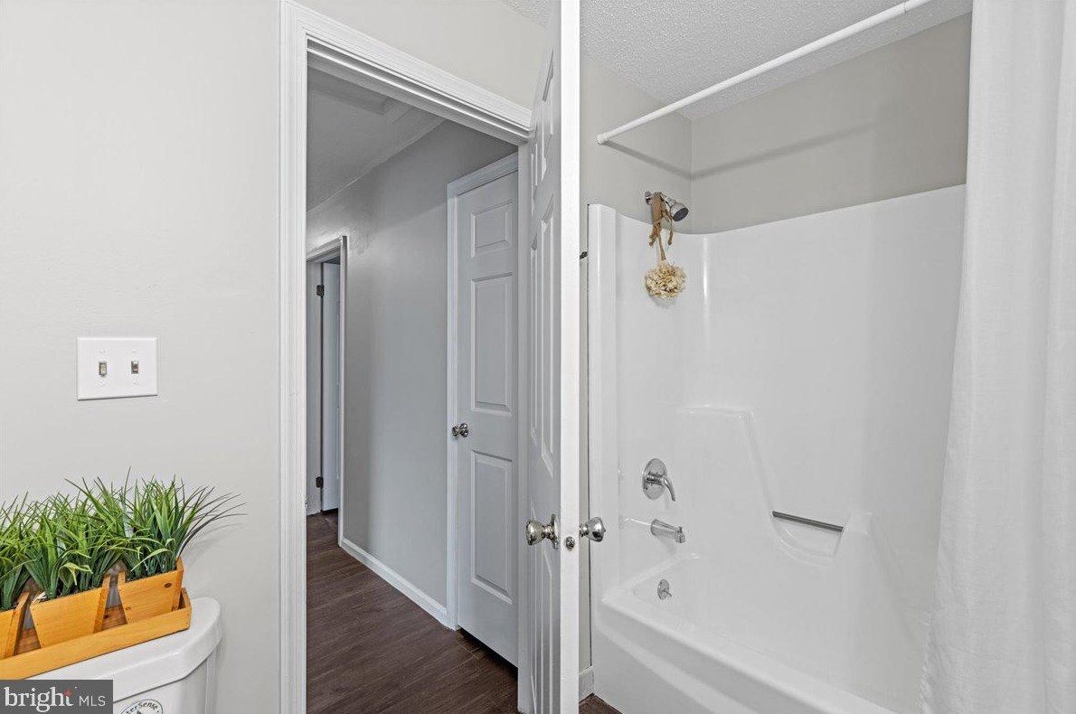 I-1 Shirley Ln, Trenton NJ 08648 exterior