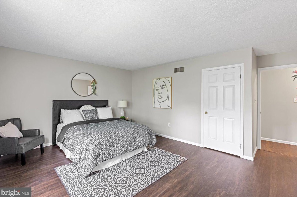 I-1 Shirley Ln, Trenton NJ 08648 exterior