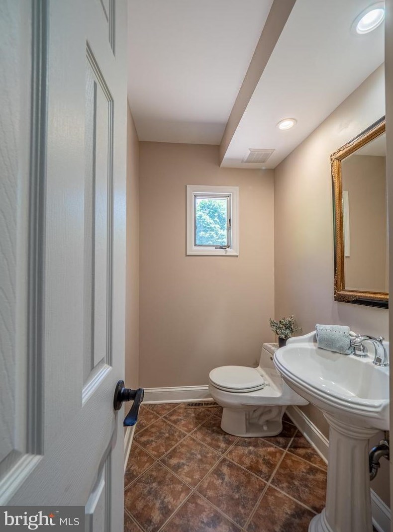 38 Floral Ave, Trenton NJ 08619-1810 exterior