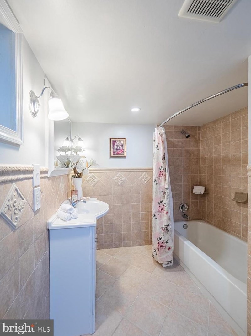 38 Floral Ave, Trenton NJ 08619-1810 exterior