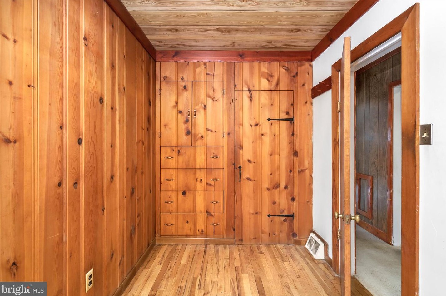 233 Tettemer Ave, Trenton NJ 08610-1521 exterior