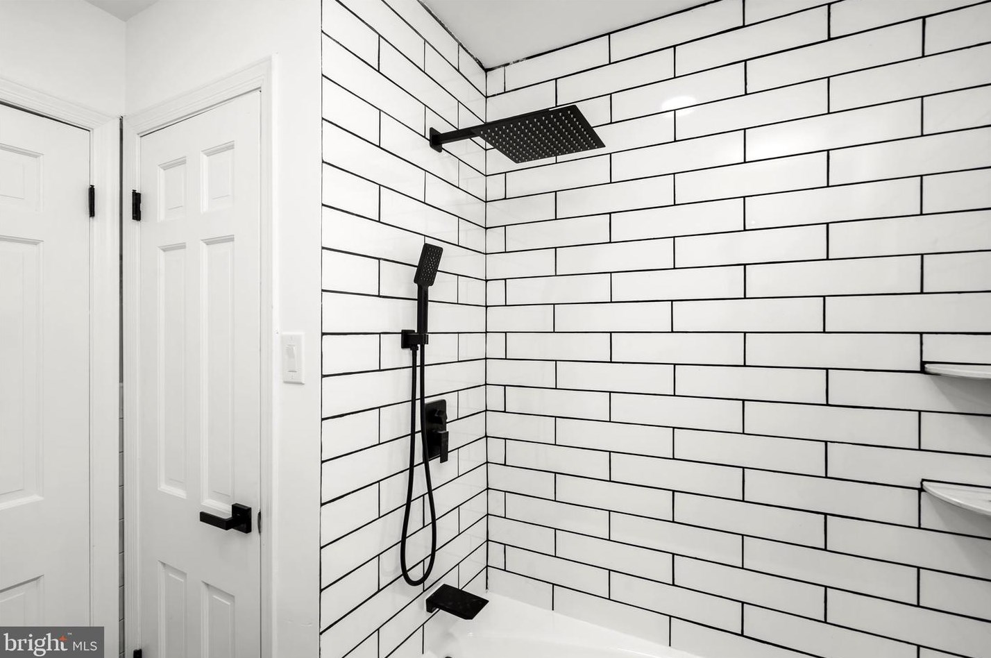 351 Merrick Rd, Trenton NJ  08691-3911 exterior