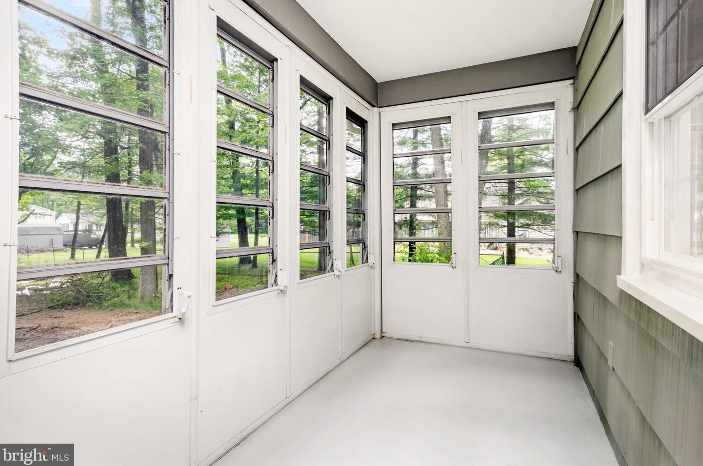 351 Merrick Rd, Trenton NJ  08691-3911 exterior