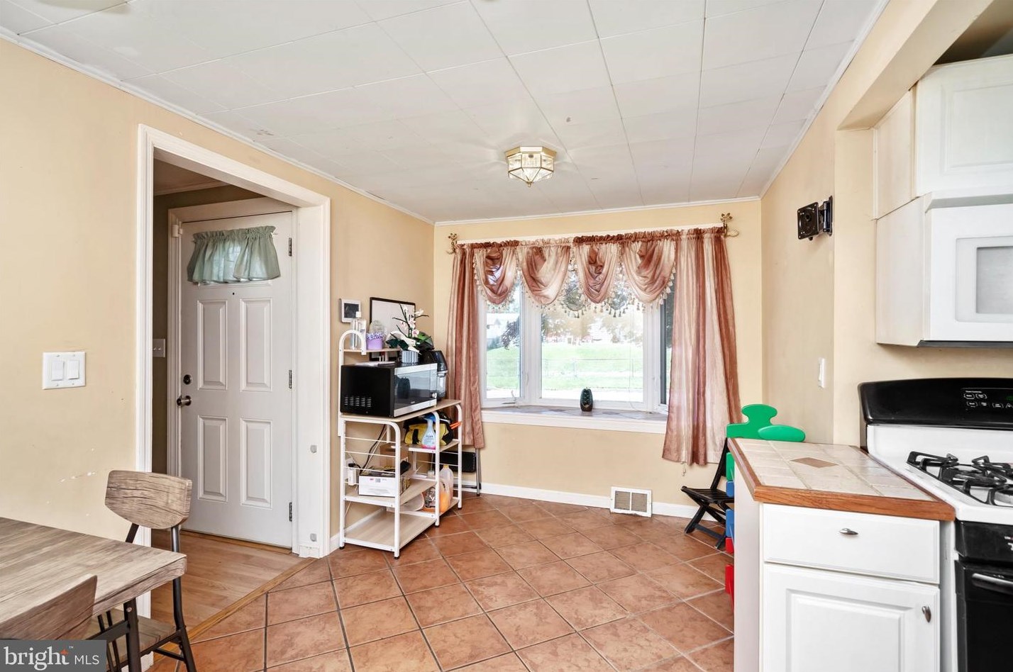 262 Edward Ave, Trenton NJ 08610-3906 exterior