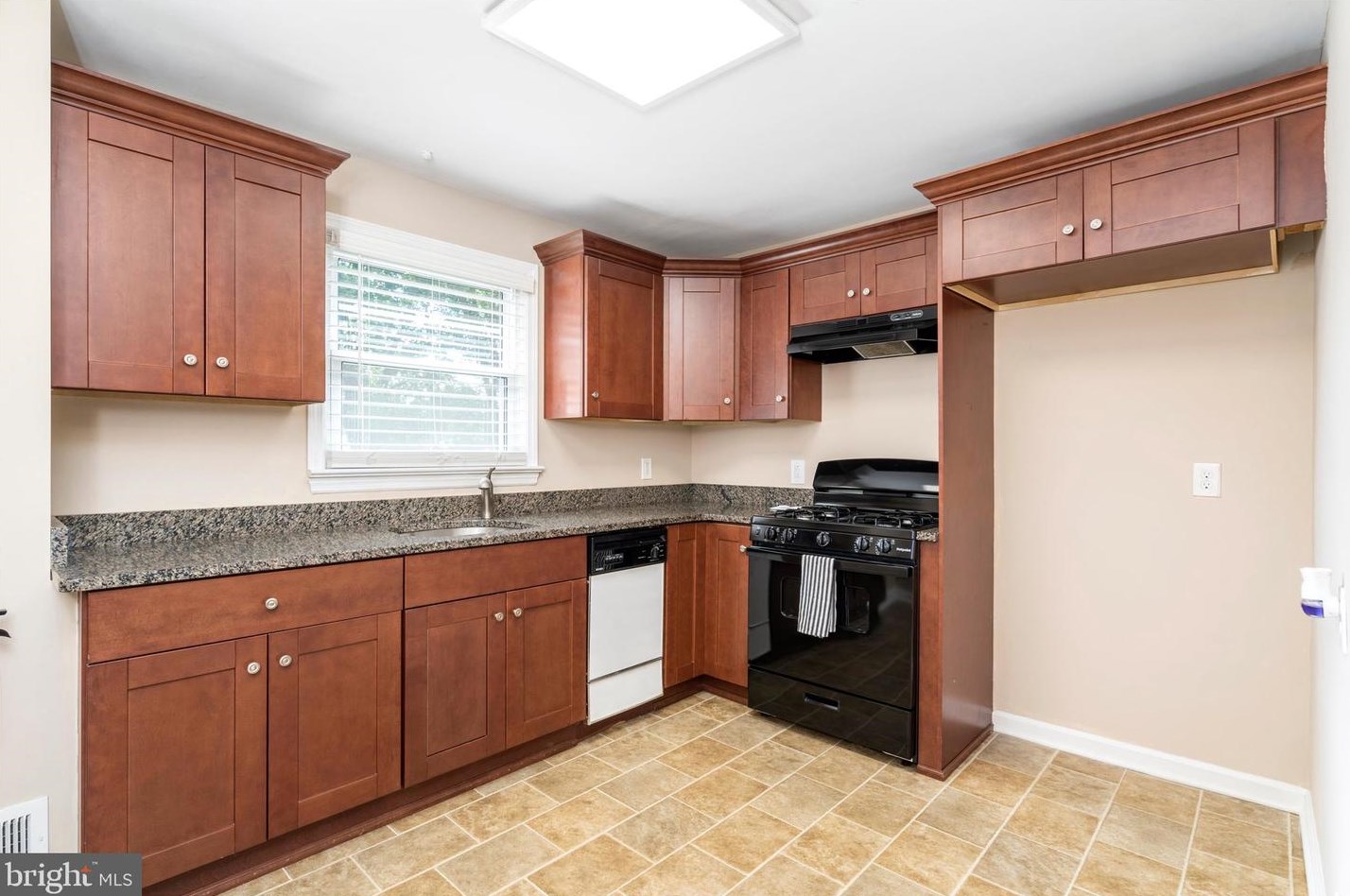 12 Grace Dr, Trenton NJ 08610-1723 exterior