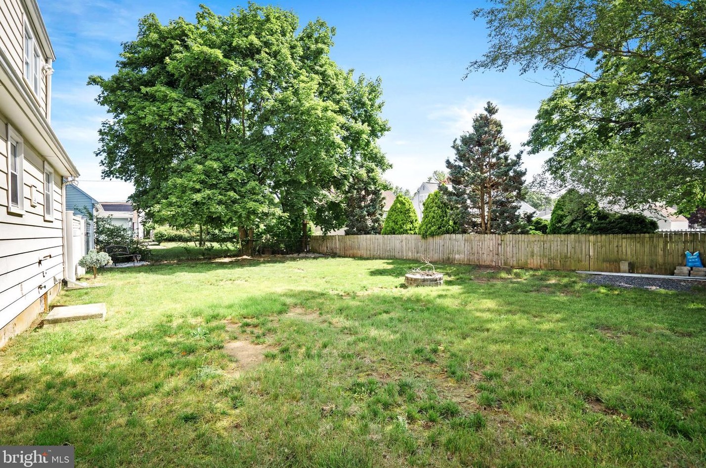 12 Grace Dr, Trenton NJ 08610-1723 exterior