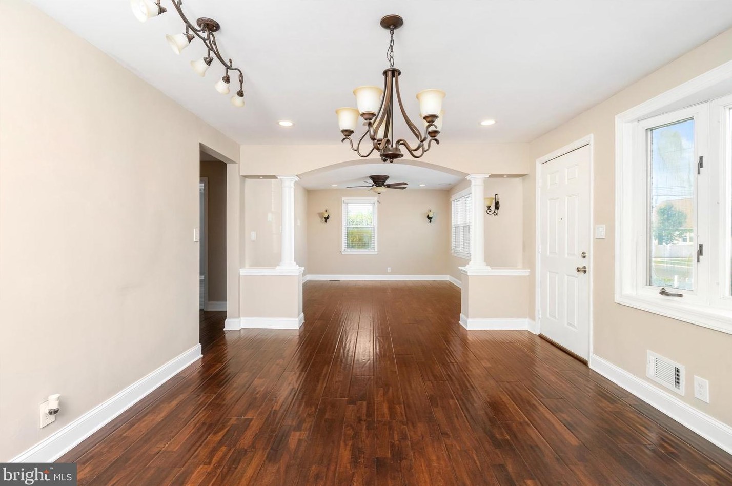 12 Grace Dr, Trenton NJ 08610-1723 exterior