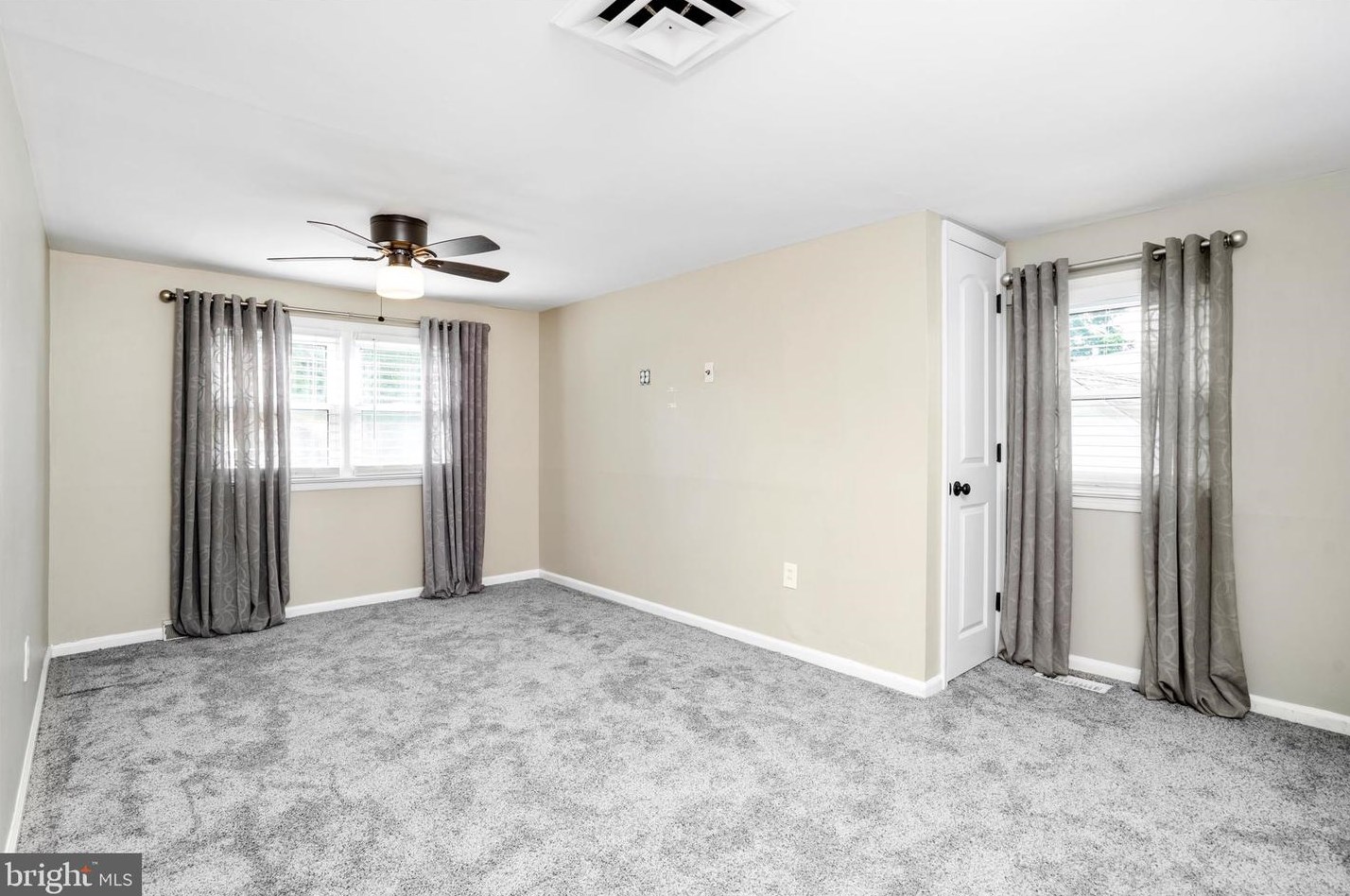 12 Grace Dr, Trenton NJ 08610-1723 exterior