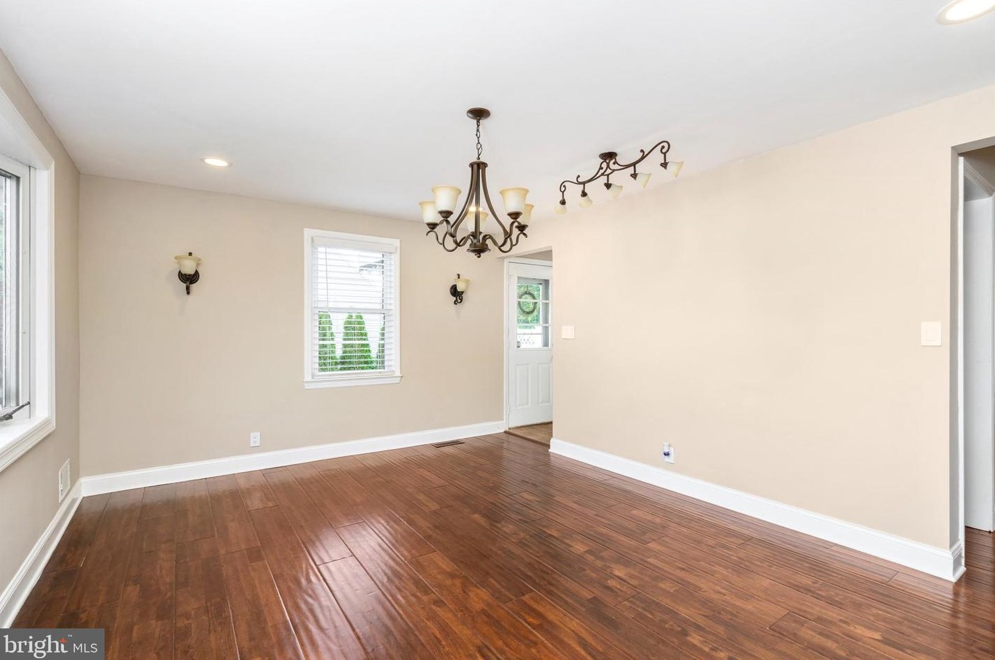 12 Grace Dr, Trenton NJ 08610-1723 exterior