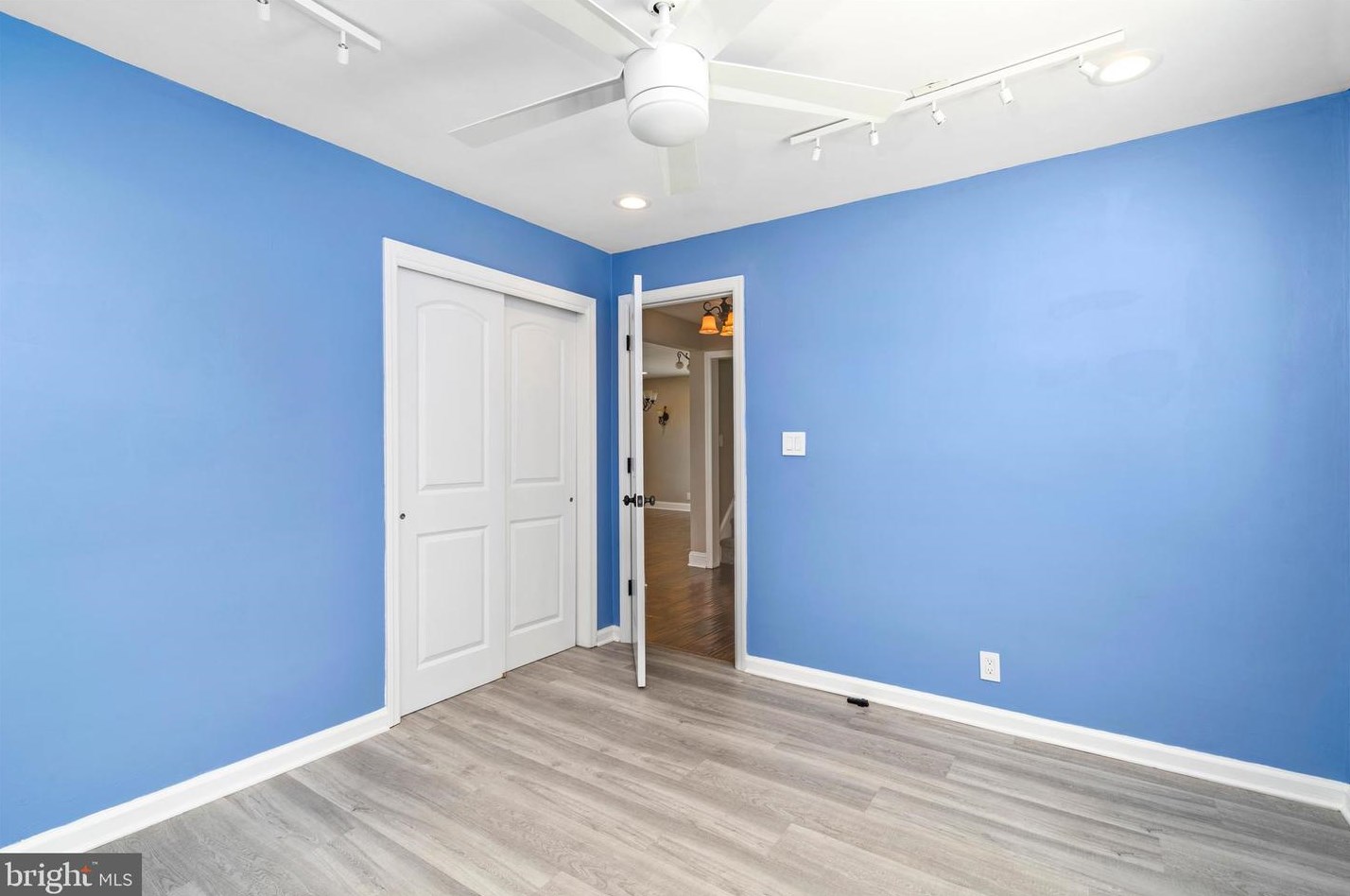 12 Grace Dr, Trenton NJ 08610-1723 exterior