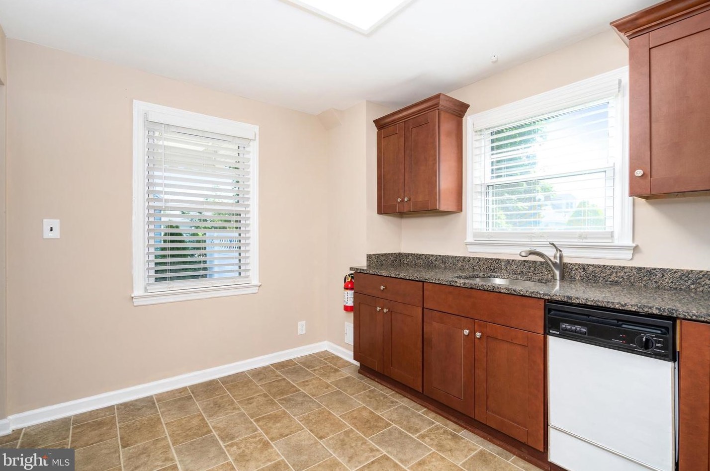 12 Grace Dr, Trenton NJ 08610-1723 exterior