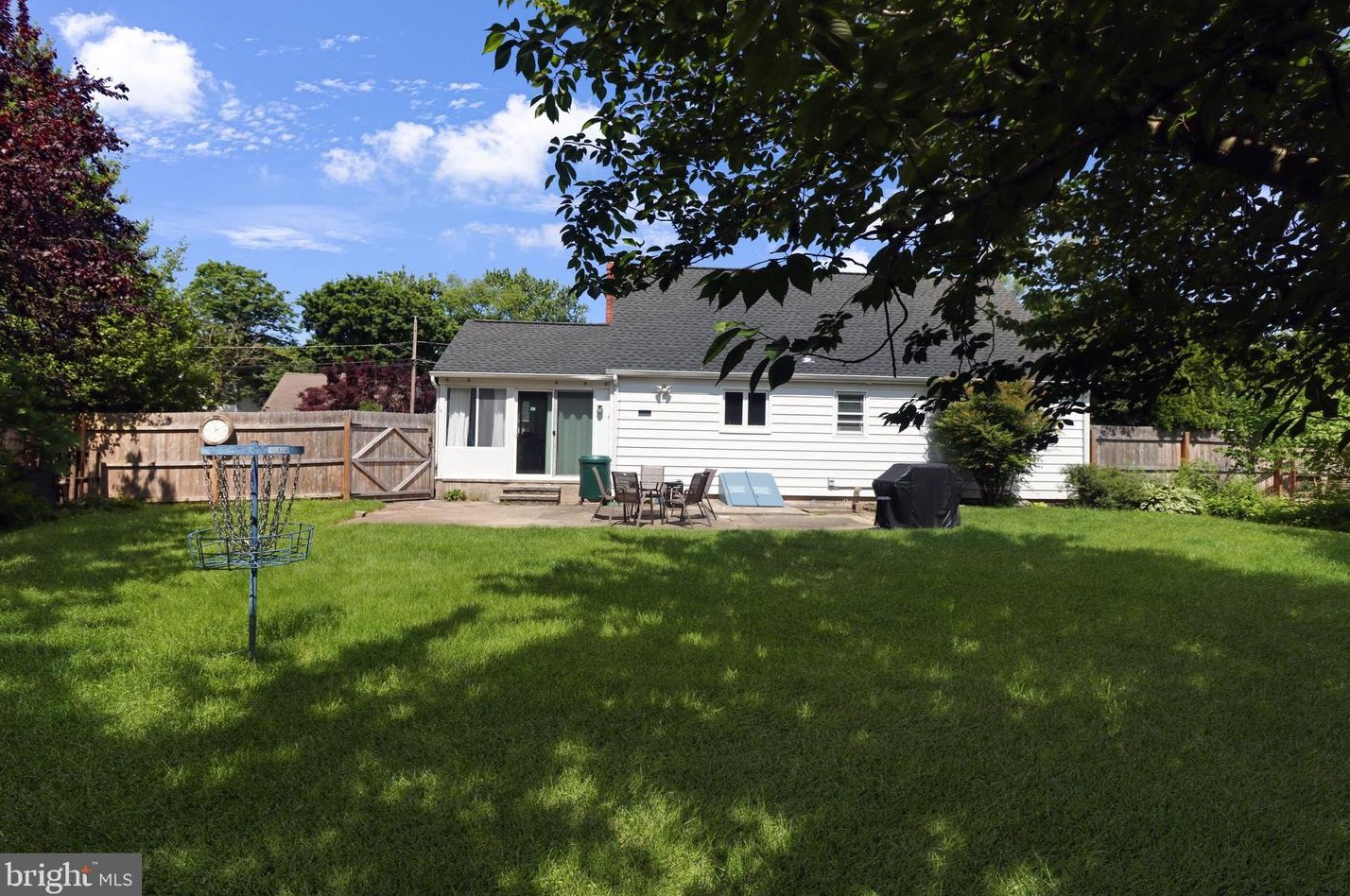 469 Fenwood Ave, Trenton NJ  08619-2573 exterior