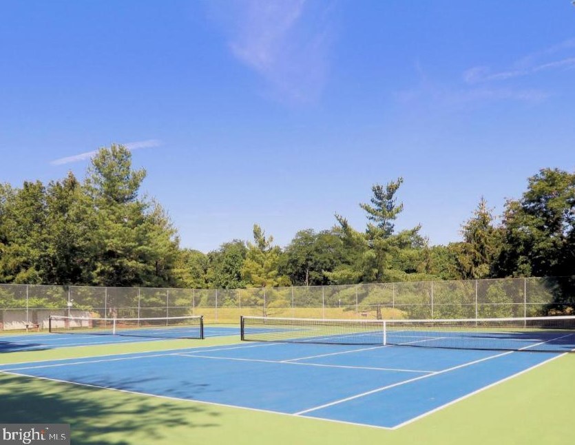 207 Salem Ct, Princeton NJ  08540-7038 exterior