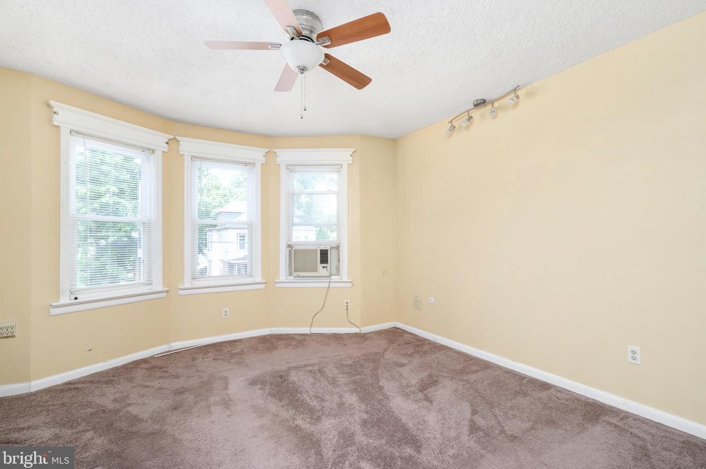 406 Beechwood Ave, Trenton NJ  08618-2524 exterior