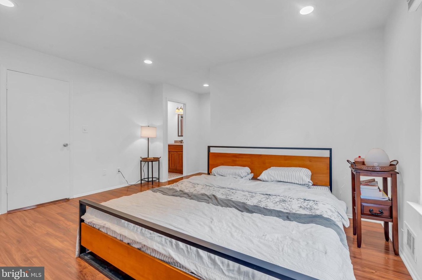 11 Hopkinson Ct, East Windsor NJ 08520-2725 exterior