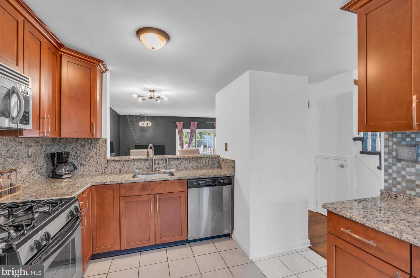 11 Hopkinson Ct, East Windsor NJ 08520-2725 exterior