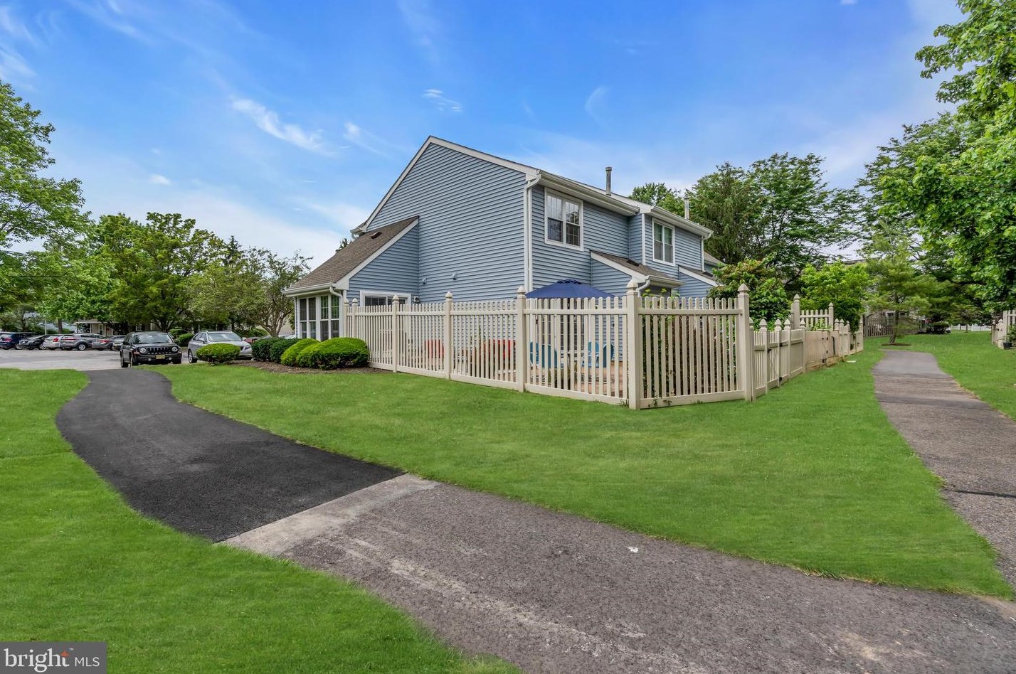 11 Hopkinson Ct, East Windsor NJ 08520-2725 exterior