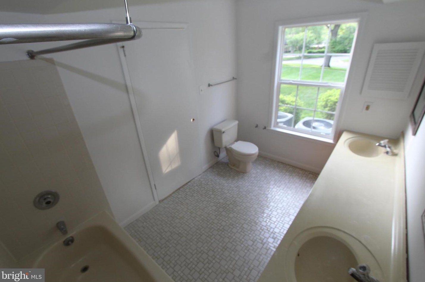 101 Claridge Ct, Princeton NJ  08540-7032 exterior