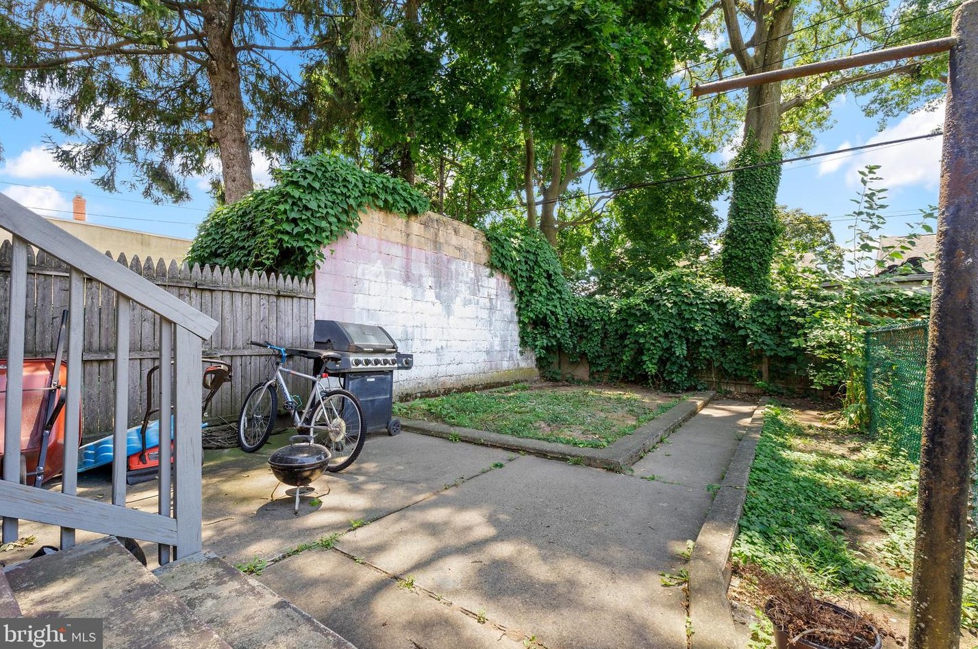 1023 Adeline St, Trenton NJ  08610-6404 exterior